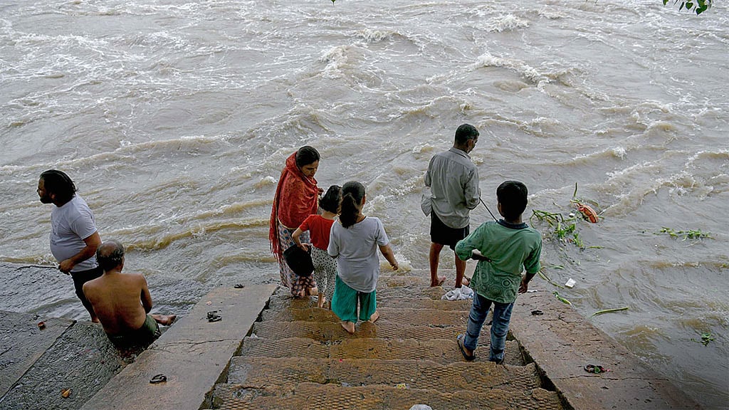 উত্তর ভারতে বৃষ্টিজনিত ঘটনায় ৩৭ মৃত্যু, দিল্লিতে বন্যার শঙ্কা