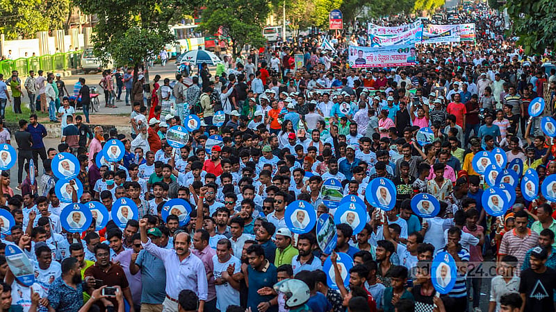সমাবেশে শেষে আওয়ামী লীগের নেতাকর্মীরা ঢাকার সাতরাস্তা মোড় থেকে &amp;nbsp;শোভাযাত্রা শুরু করেন মহাখালীর উদ্দেশে।&amp;nbsp;ছবি: তাওহীদুজ্জামান তপু