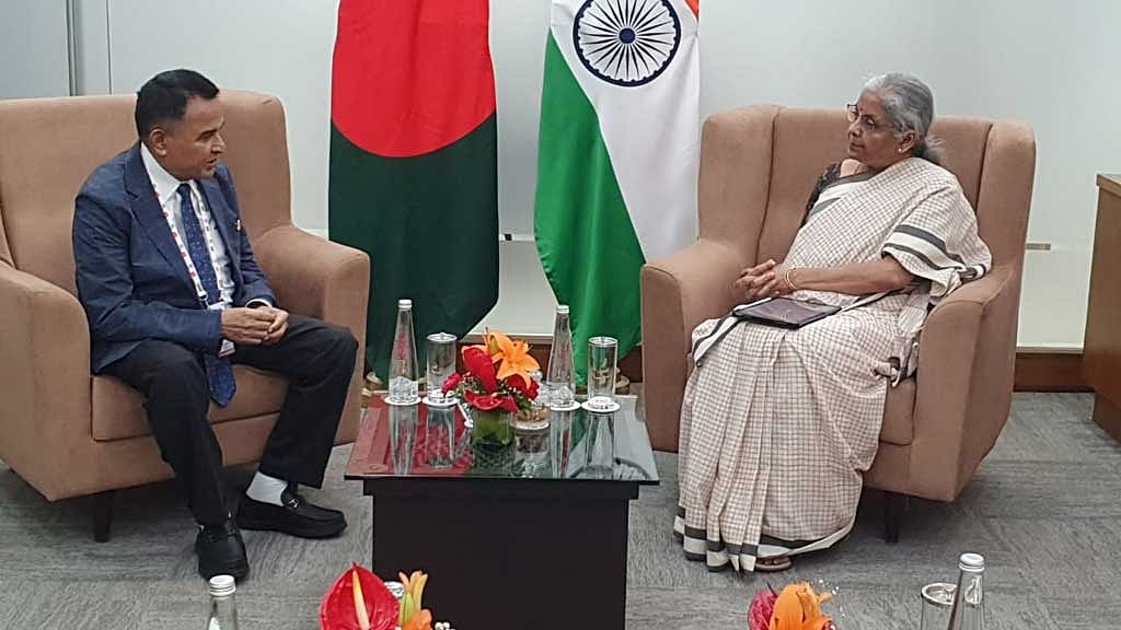 অর্থনৈতিক সহযোগিতা নিয়ে মুস্তফা কামাল-সীতারামন আলোচনা