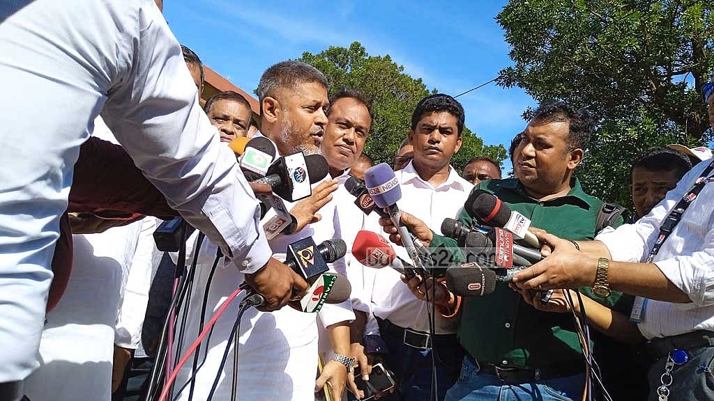 অনুদানের চেক দিয়ে মামলার মুখে নৌকার মহিউদ্দিন বাচ্চু