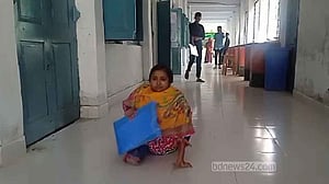 উচ্চতার বাধা ডিঙ্গিয়ে শিক্ষক হতে চান ফুলতি রানী