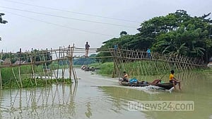 বাঁশের সাঁকোই ভরসা ৫ গ্রামের