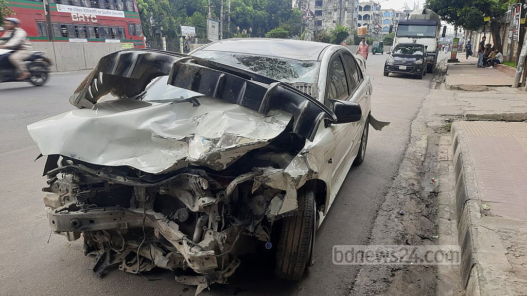 মধ্যরাতে বেপরোয়া প্রাইভটেকারের ধাক্কায় প্রাণ গেল সবজি বিক্রেতার