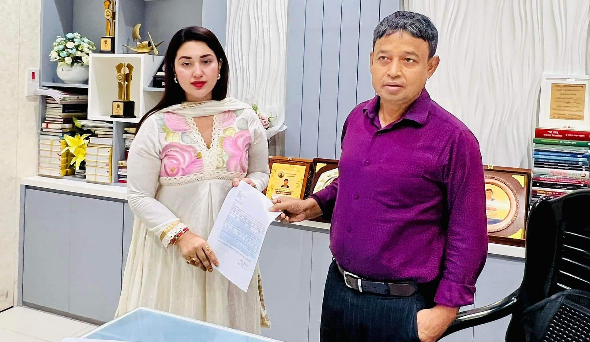 ডিবি কার্যালয়ে অপু বিশ্বাস: খাবার খেলেন, অভিযোগও দিলেন
