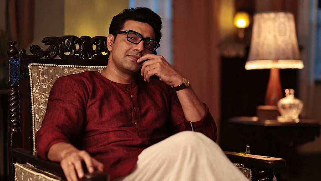 মন্দিরে ছবি তুলে তোপের মুখে দেব