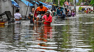 টানা বর্ষণে চরম ভোগান্তি চট্টগ্রামে