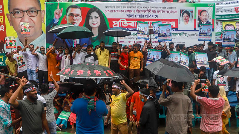 বৃষ্টি উপেক্ষা করে সমাবেশস্থলে জড়ো হন বিএনপির নেতাকর্মীরা।&amp;nbsp;ছবি: তাওহীদুজ্জামান তপু