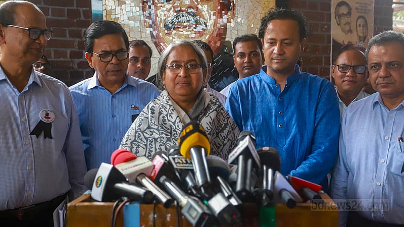 এইচএসসি পরীক্ষার প্রথম দিন বৃহস্পতিবার ঢাকার তেজগাঁও কলেজ কেন্দ্র পরিদর্শন শেষে সাংবাদিকদের সঙ্গে কথা বলেন শিক্ষামন্ত্রী দীপু মনি।&amp;nbsp;ছবি: তাওহীদুজ্জামান তপু