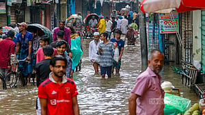 কয়েক ঘণ্টার বৃষ্টিতে ঢাকায় জলাবদ্ধতা