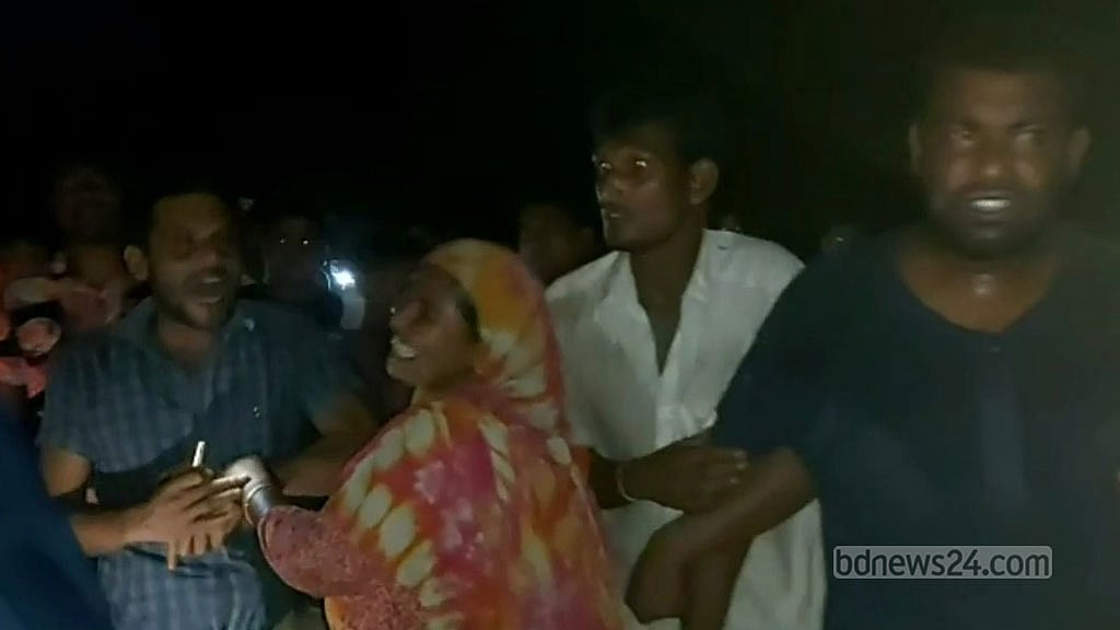 নাটোরে অটোভ্যান থেকে নামিয়ে নারীকে কুপিয়ে হত্যা