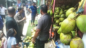 টাঙ্গাইলে ডাবের দোকানে ভোক্তা অধিকারের অভিযান, জরিমানা