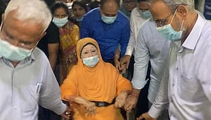 খালেদা জিয়া আবার সিসিইউতে