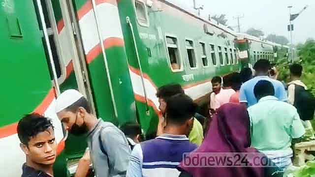 বগি লাইনচ্যুত, কিশোরগঞ্জ-ভৈরব ট্রেন চলাচল বন্ধ