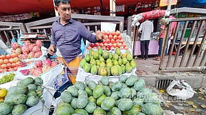 মৌসুম শেষের আমে বাড়তি দাম