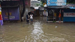 বৃষ্টি আর জোয়ারে ডুবল চট্টগ্রাম
