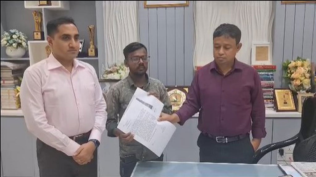 বিএনপির রিজভীর বিরুদ্ধে অভিযোগ নিয়ে হিরো আলম ডিবিতে