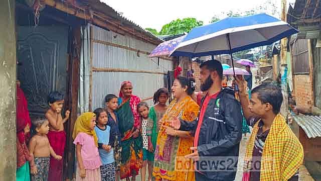 রেকর্ড বর্ষণে জলমগ্ন চট্টগ্রাম, ভূমিধসের শঙ্কা
