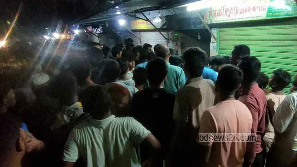 খুলনা মেডিকেলের ছাত্রদের সঙ্গে ওষুধ ব্যবসায়ীদের সংঘর্ষ, আহত ২৪