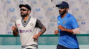 হরভজনের চোখে বুমরাহ ‘বোলিংয়ের ভিরাট কোহলি’