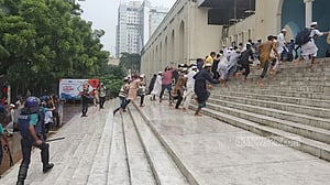 বায়তুল মোকাররমে ধাওয়া-পাল্টা ধাওয়ার ঘটনায় গ্রেপ্তার ১৬