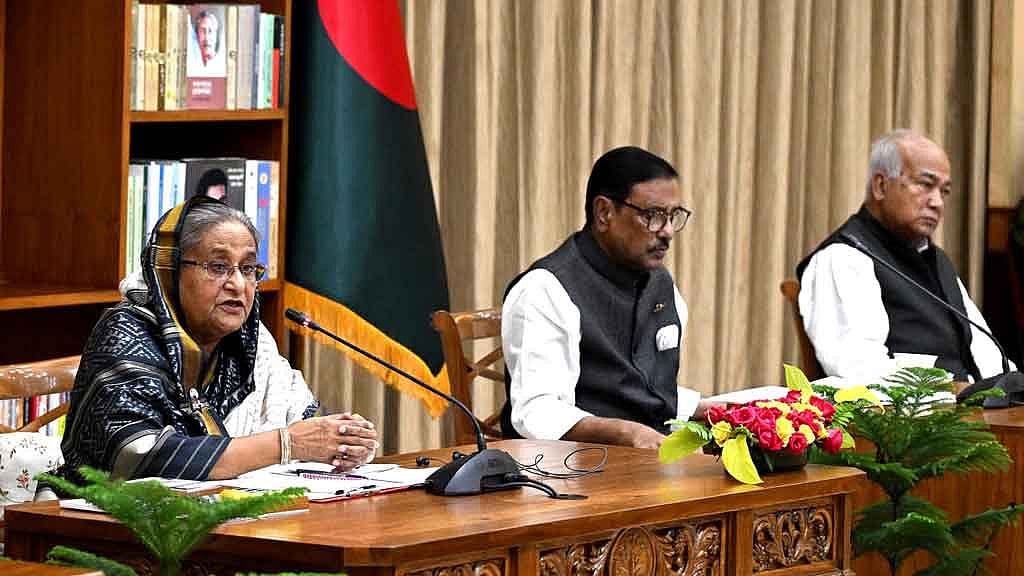 লুটেরাদের সঙ্গে কেউ থাকে না: প্রধানমন্ত্রী