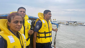চাঁদপুরে বালুবাহী আট বাল্কহেড জব্দ, ২১টির বিরুদ্ধে মামলা