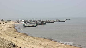 সেন্টমার্টিন সৈকতে ভেসে এল ২ নারী-পুরুষের মরদেহ