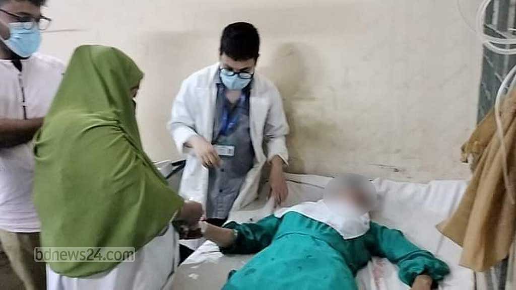 লক্ষ্মীপুরে ‘প্রেমের প্রস্তাবে রাজি’ না হওয়ায় কলেজ ছাত্রীকে কুপিয়ে জখম