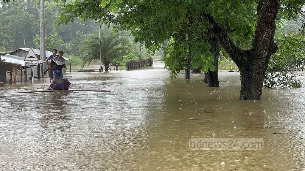 জলাবদ্ধতা আর ভোগান্তি নিয়ে লাখো মানুষের দিনযাপন
