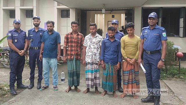 যাদুকাটা নদীর পাড় কাটার সময় ইউপি সদস্য গ্রেপ্তার