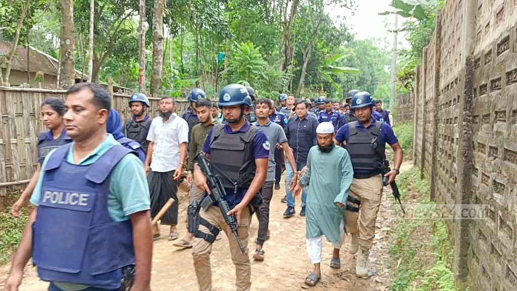কুলাউড়ায় ‘জঙ্গি আস্তানায়’ অভিযান, আটক ১০
