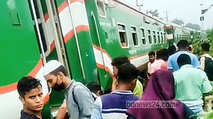 ১১ ঘণ্টা পর কিশোরগঞ্জ-ভৈরব ট্রেন চলাচল শুরু