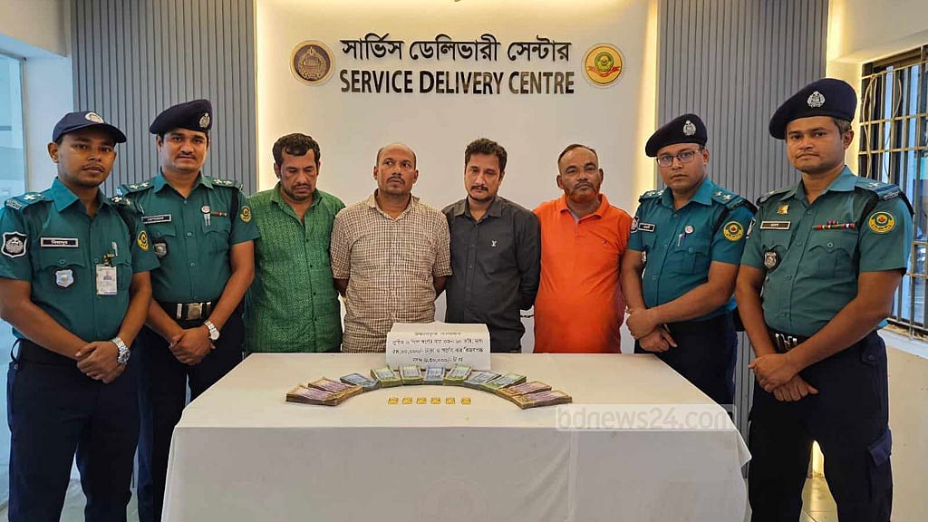 পরিচয় সোনার ব্যবসায়ী, আড়ালে চলে ভাইকে দিয়ে ছিনতাই