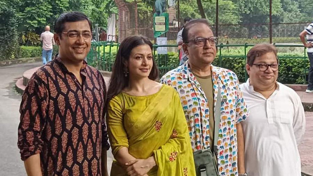 ‘জঙ্গলে মিতিন মাসি’র পোস্টার উন্মোচন হল চিড়িয়াখানায়