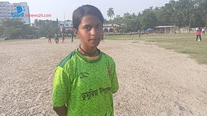 শত বাধা পেরিয়ে ফুটবলার হতে চায় তান্নি