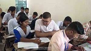 দৃষ্টিহীনতা বাধা হতে পারেনি এইচএসসি পরীক্ষার্থী অরিত্র’র