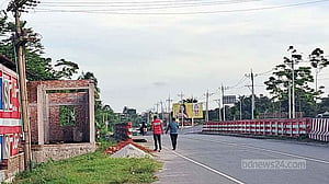 কুমিল্লায় ‘সওজের জায়গায়’ আওয়ামী লীগ নেতার পাকা স্থাপনা