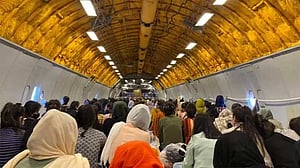 শিক্ষার সুযোগ পেতে পালাচ্ছে আফগান নারীরা
