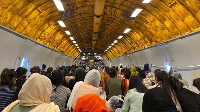 শিক্ষার সুযোগ পেতে পালাচ্ছে আফগান নারীরা