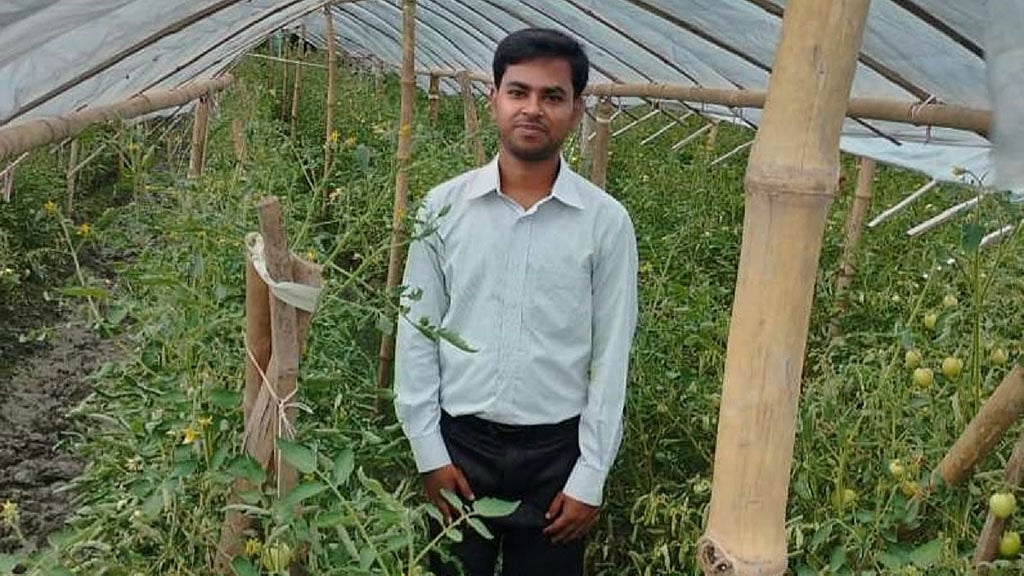 সাতক্ষীরায় ঘর থেকে কৃষি কর্মকর্তার ঝুলন্ত মরদেহ উদ্ধার