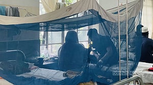 ডেঙ্গু: রোগ ভোগাচ্ছে, ব্যয়ও কাবু করছে