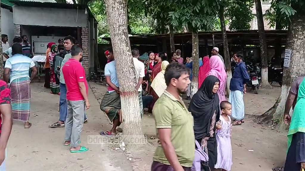 ঝিনাইদহে আলাদা সড়কে বৃদ্ধাসহ ২ জন নিহত, আহত ৮