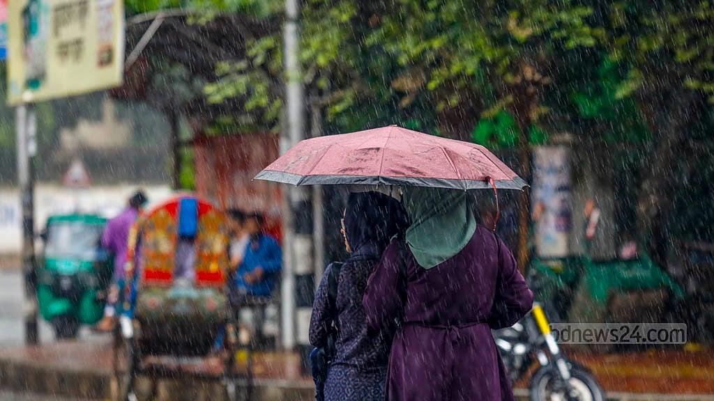 ফাগুনের শেষ বৃষ্টি ঝরল ঢাকায়