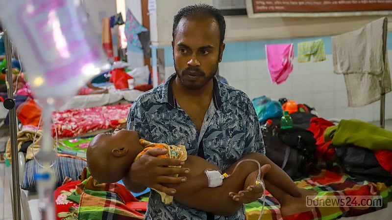 মুগদা মেডিকেল কলেজ হাসপাতালে চিকিৎসা নিচ্ছেন দুই বছর বয়সের মোহাম্মদ নিহাদ।&amp;nbsp;ছবি: তাওহীদুজ্জামান তপু