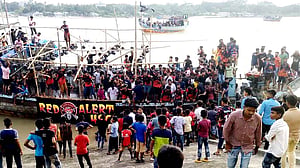 কুষ্টিয়ায় পিকনিকের নৌকা থেকে নদীতে লাফিয়ে কিশোর নিখোঁজ