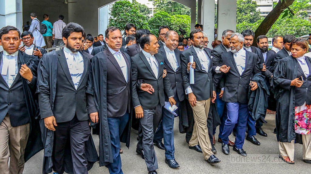 বিএনপির ৭ আইনজীবীর বিরুদ্ধে আদালত অবমাননার ব্যবস্থা নিতে আবেদন