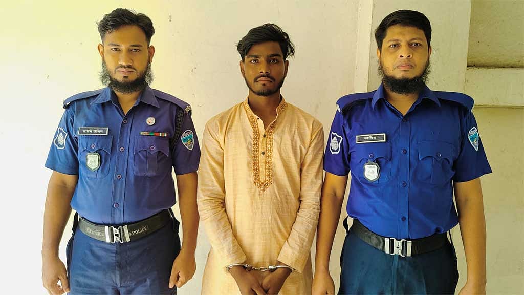 ফেনীতে ৩ এইচএসসি পরীক্ষার্থীকে উত্ত্যক্ত ও মারধর, ছাত্রলীগ নেতা গ্রেপ্তার