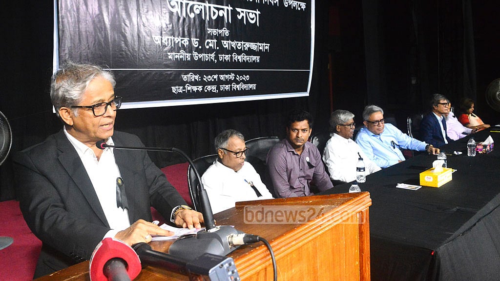 অসাংবিধানিক চক্রান্তের বিরুদ্ধে সোচ্চার থাকতে হবে: ঢাবি উপাচার্য