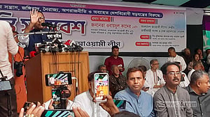 ৭০ ভাগ মানুষ যাকে ভালোবাসে, তিনি কেন বিদায় নেবেন: কাদের
