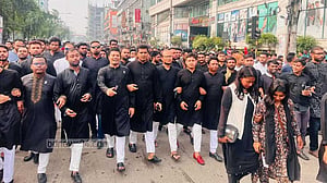 শোক দিবসে ধানমণ্ডি ৩২ নম্বরে মানুষের ঢল